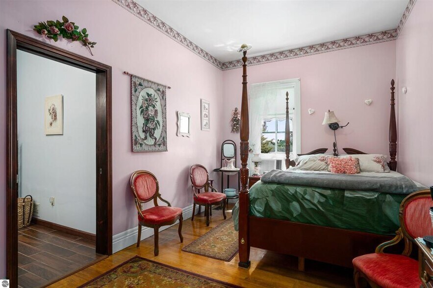 More Photos Of 18599 Mission Rd, Traverse City Hotel For Sale
