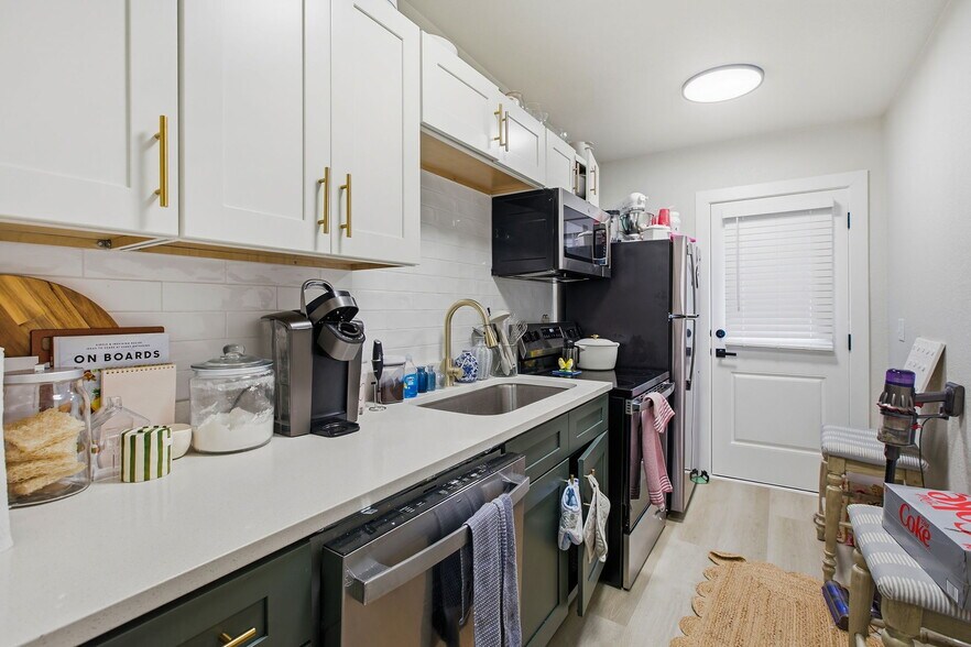 More Photos Of 4335 Mercier St, Kansas City Multifamily For Sale