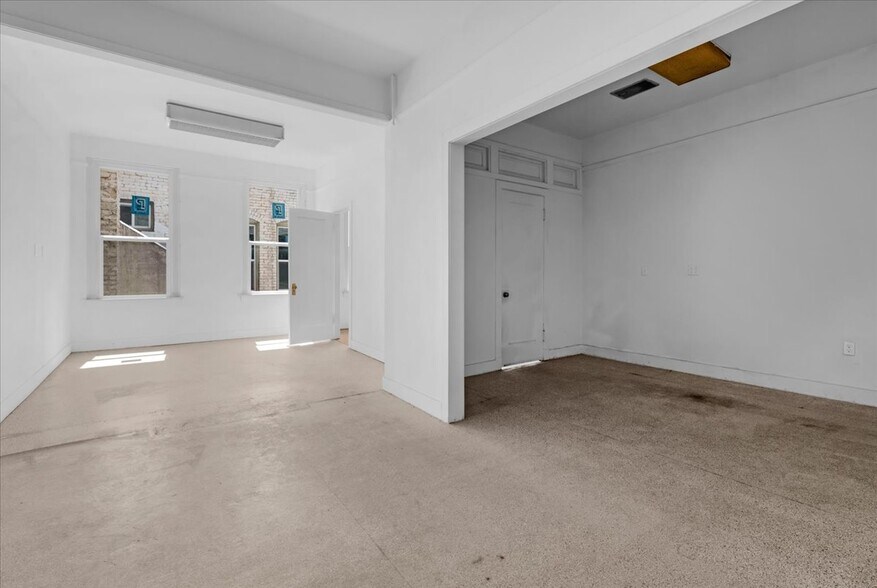 More Photos Of 100 W 7th St, Hanford Storefront Retail Office For Sale