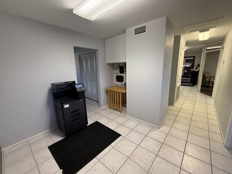 More Photos Of 5550 26th St, Bradenton Medical For Sale