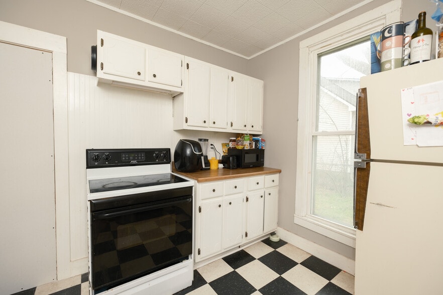 More Photos Of 312 Woodland St, Martin Multifamily For Sale