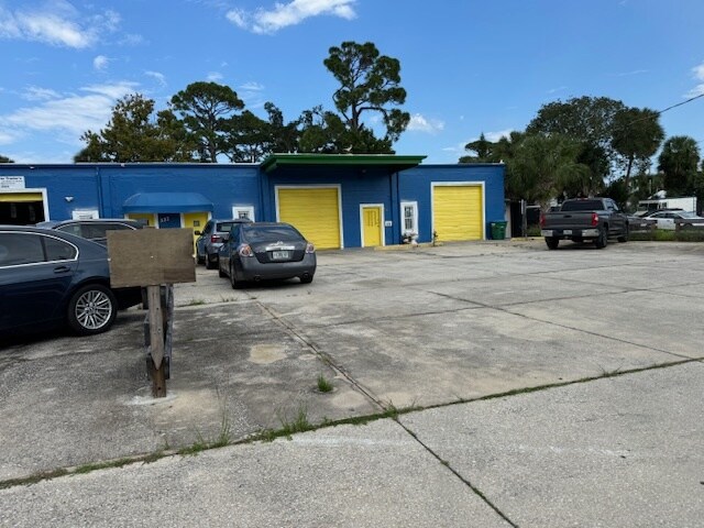 More Photos Of 333-337 Carswell Ave, Daytona Beach Warehouse For Lease