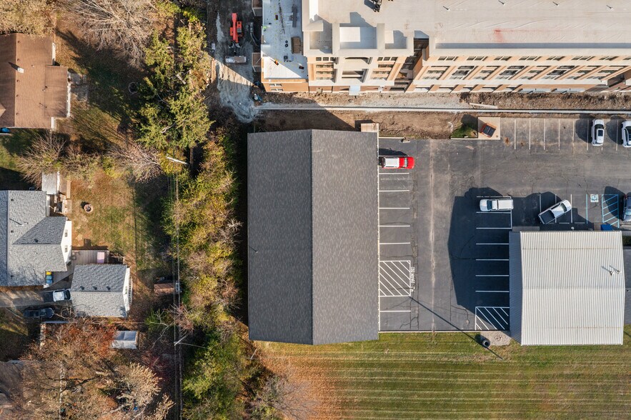 More Photos Of 520 Industrial Dr, Carmel Warehouse For Lease