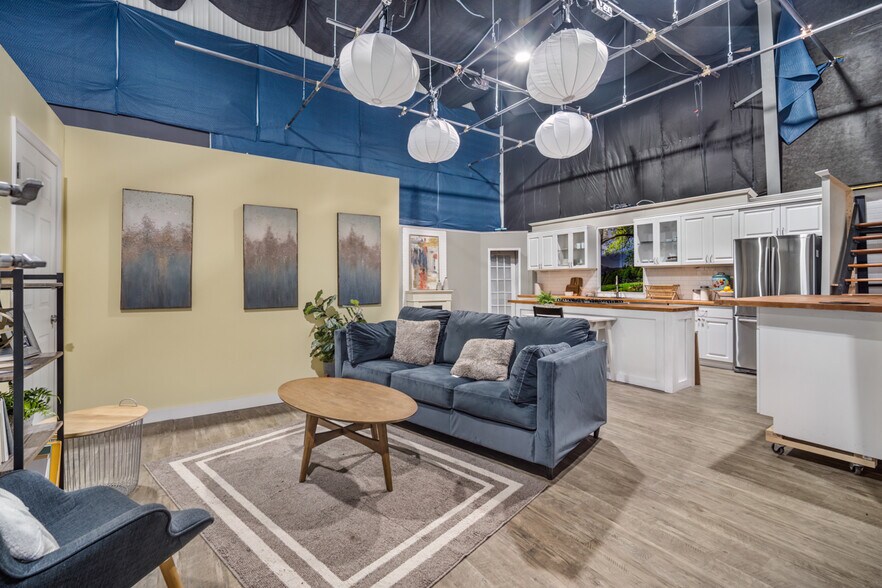 More Photos Of 2866 Roosevelt Blvd, Clearwater Showroom For Lease