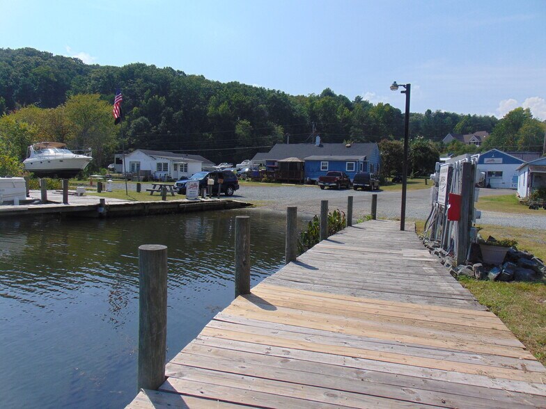 More Photos Of 121 Willow Landing Rd, Stafford Marina For Sale