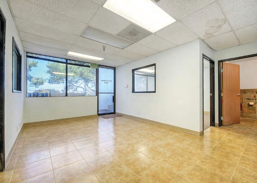 More Photos Of 2221 Las Palmas Dr, Carlsbad Warehouse For Sale