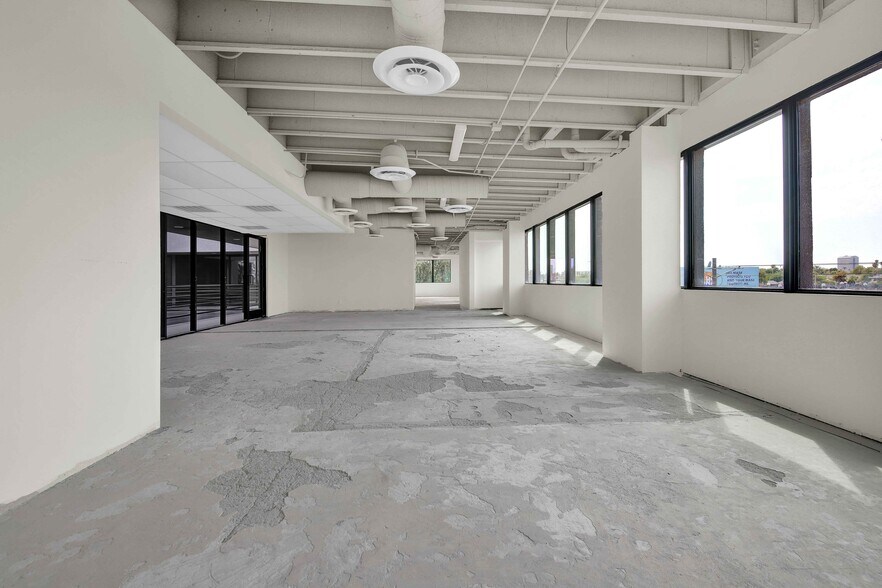 More Photos Of 1212 W Camelback Rd, Phoenix Medical For Lease