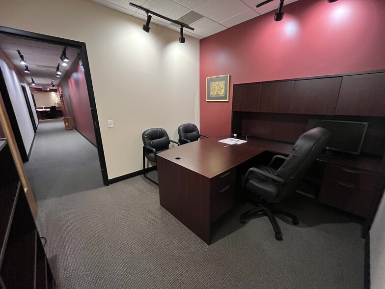 More Photos Of 1500 Eisenhower Ln, Lisle Office For Sale