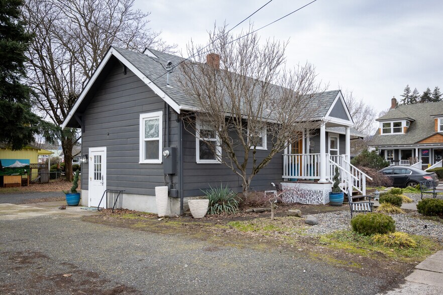 More Photos Of 1215 B St, Hood River Office For Sale