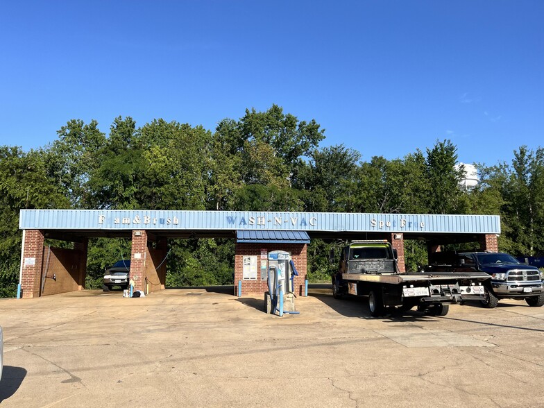 Primary Photo Of 1109 S Commerce St, Overton Carwash For Sale