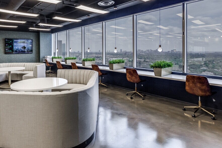 More Photos Of 24 Greenway Plz, Houston Office For Lease