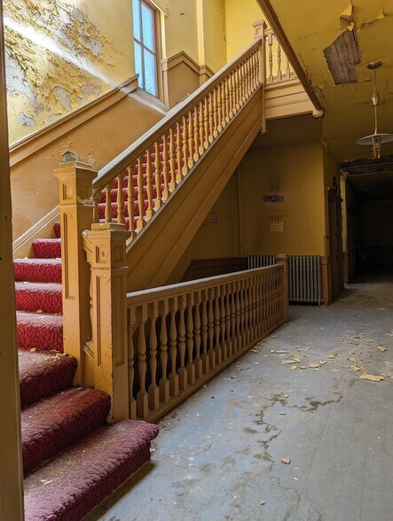 More Photos Of 911-917 W 1st Ave, Spokane Office For Sale