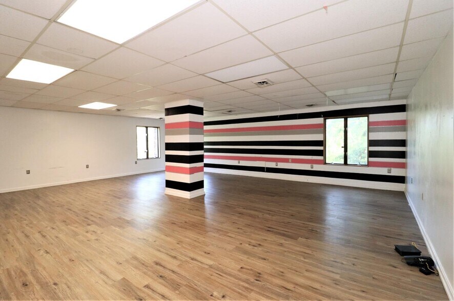 More Photos Of 954 W North Bend Rd, Cincinnati Office For Lease