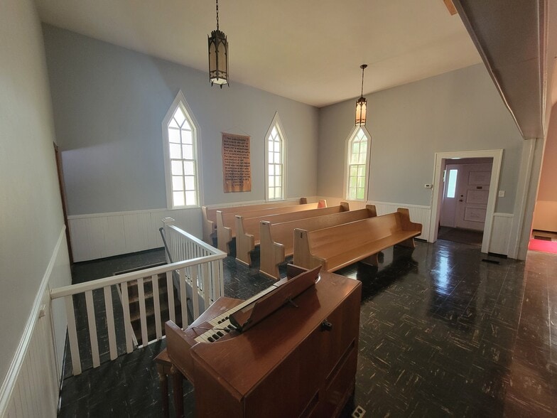 More Photos Of 228 Church St, Winfield Religious Facility For Sale