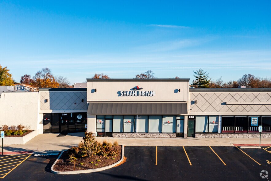 More Photos Of 240-292 Town Center Ln, Glendale Heights Unknown For Lease