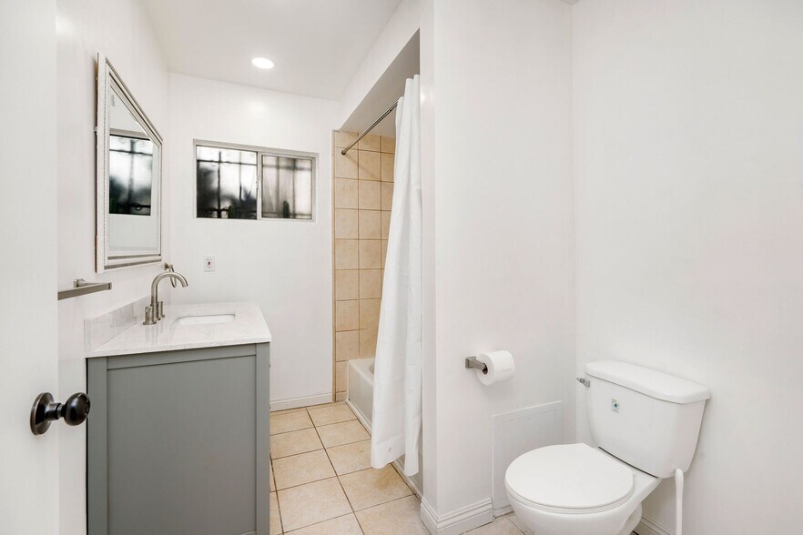 More Photos Of 4376 W 134th St, Hawthorne Apartments For Sale