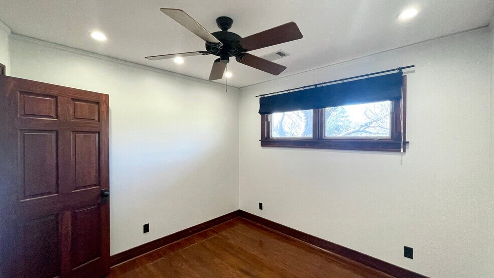 More Photos Of 500 W Nash St, Terrell Medical For Lease