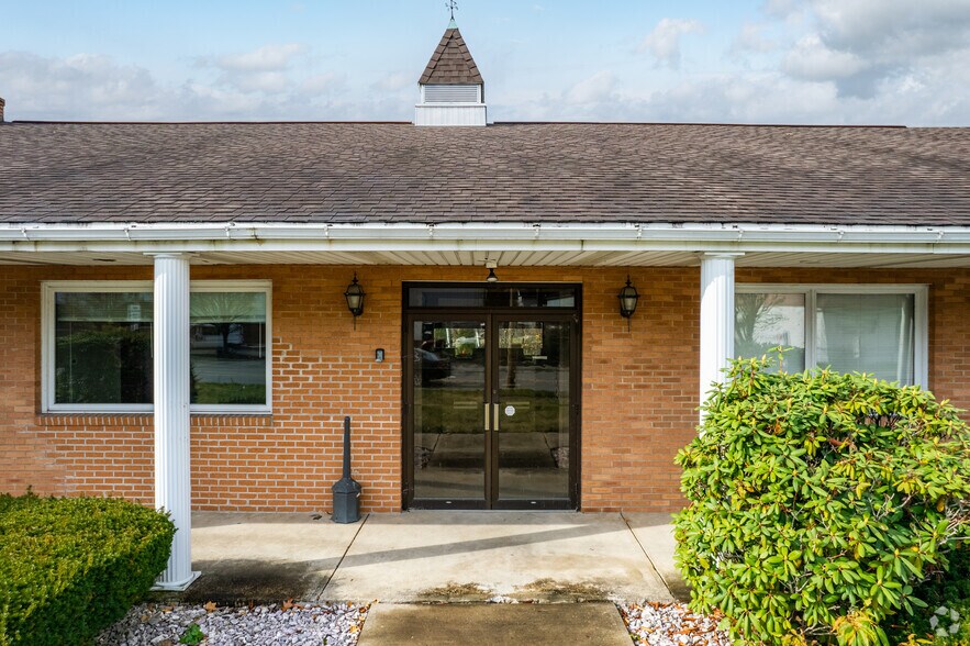 More Photos Of 347-349 Main St, Simpson Bank For Sale