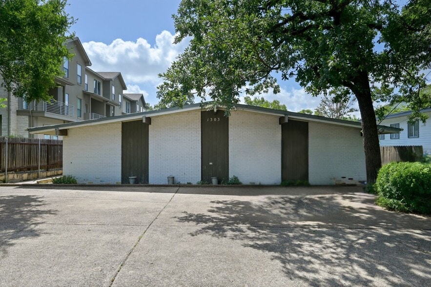 More Photos Of 1302 Norwalk Ln, Austin Apartments For Sale