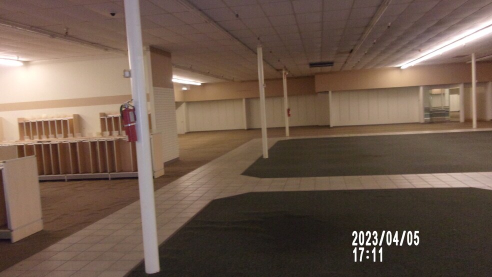 More Photos Of 1656 Martin Luther King Blvd N, Greenville Department Store For Sale