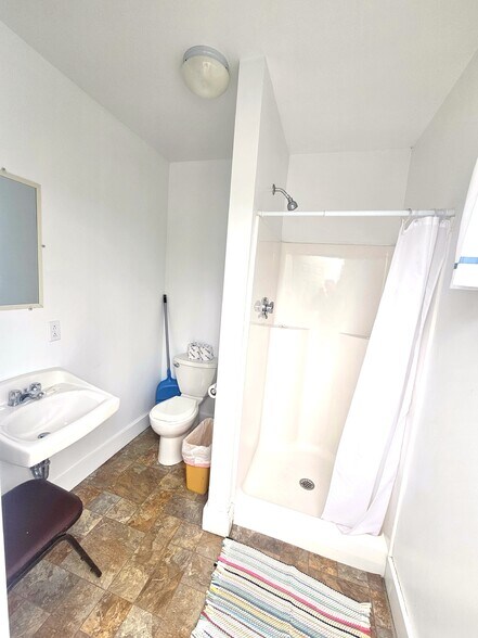 More Photos Of 24 Harris Point Rd, Eastport Hotel For Sale