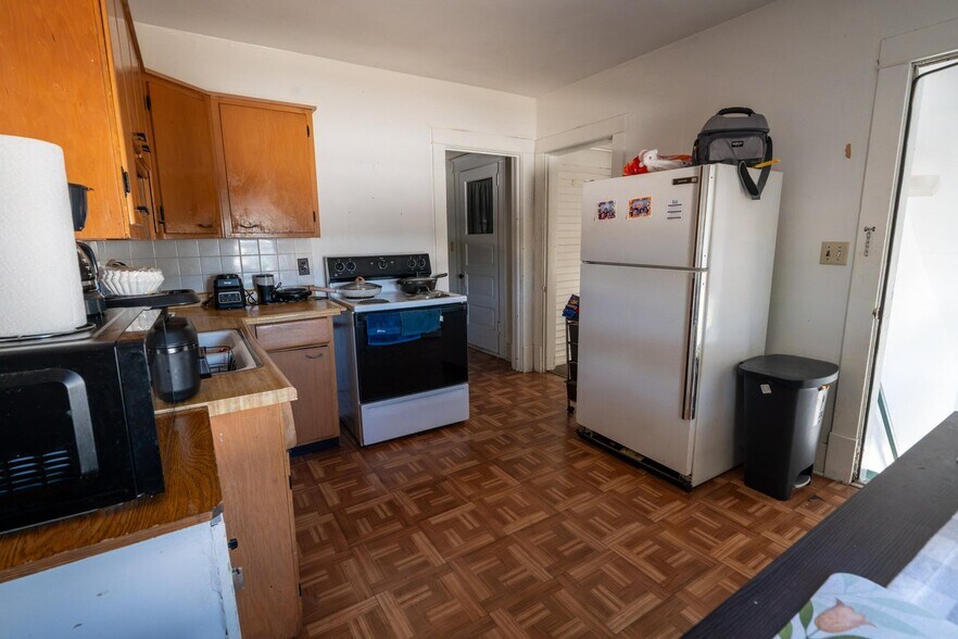 More Photos Of 507 W Wisconsin St, Sparta Flex For Sale