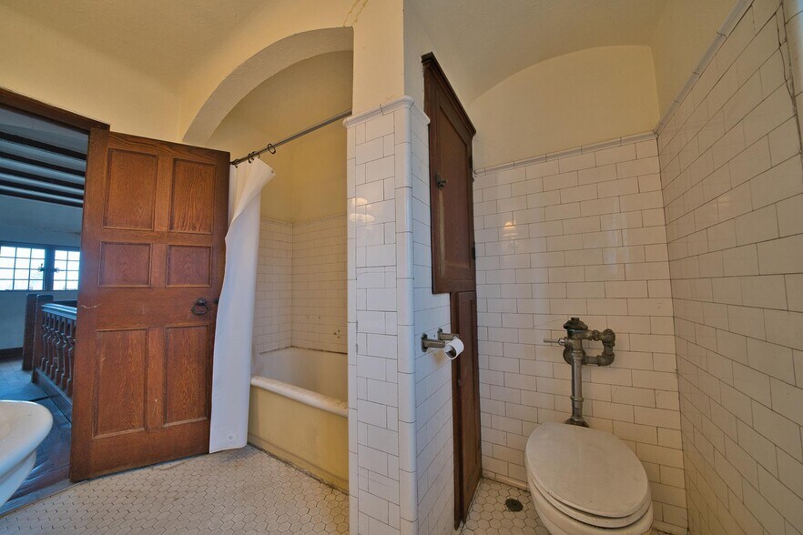 More Photos Of 1989 W Grand Blvd, Detroit Office Residential For Sale