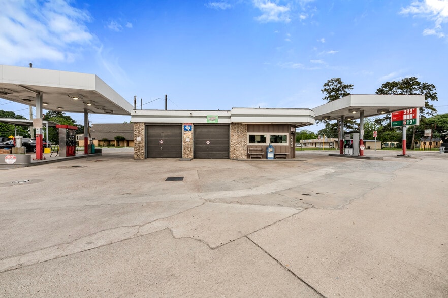 Primary Photo Of 5202 S Main St, Crosby General Retail For Sale