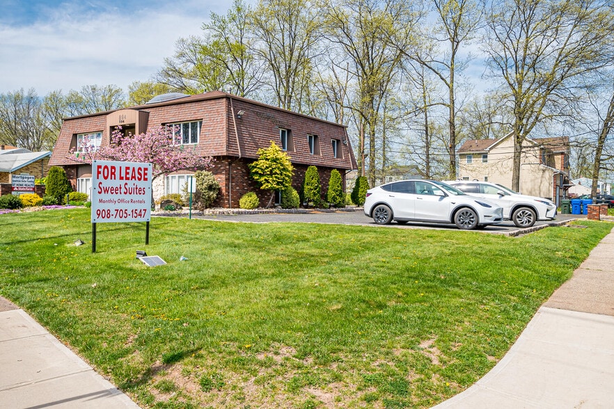 More Photos Of 894 Green St, Iselin Office For Sale