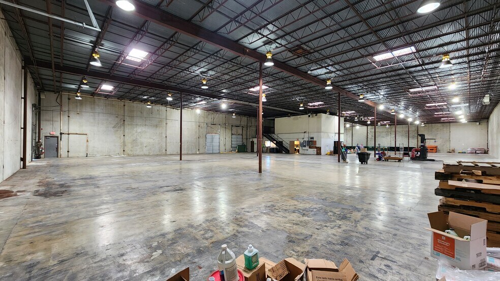 More Photos Of 2400 Industrial Blvd, Temple Distribution For Lease