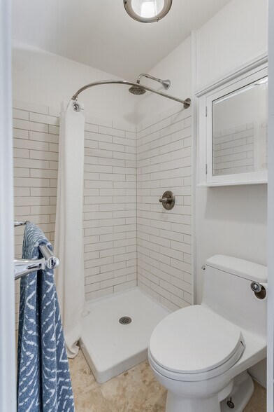 More Photos Of 213 S Francisca Ave, Redondo Beach Multifamily For Sale