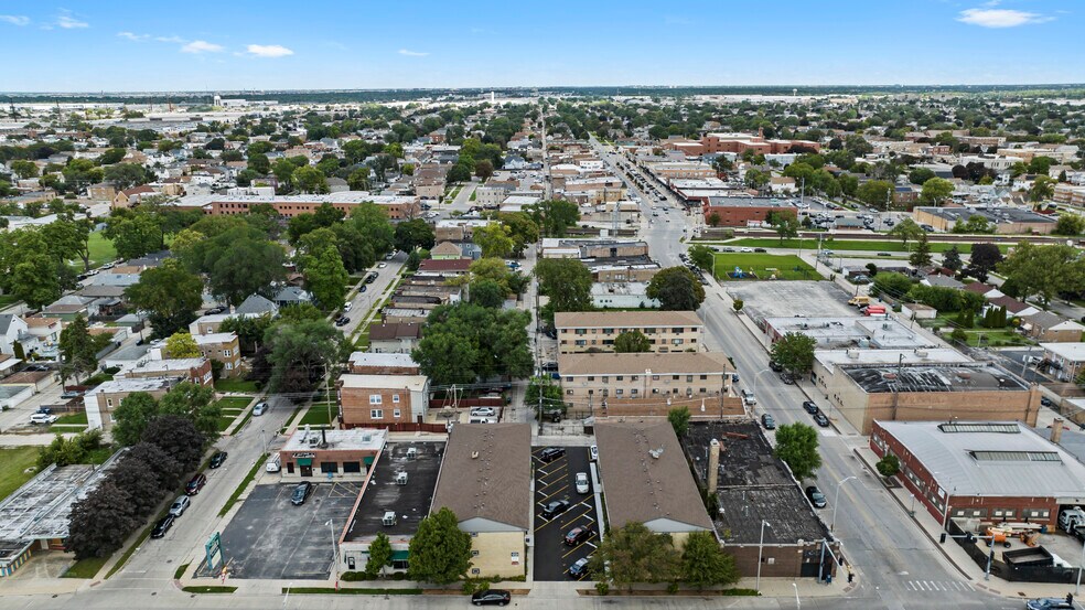 More Photos Of 1905-1913 Saint Charles Rd, Maywood Apartments For Sale