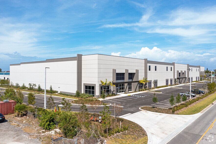 More Photos Of 1301 President Barack Obama Hwy, Riviera Beach Warehouse For Lease