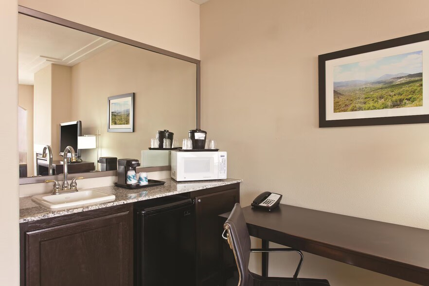 More Photos Of 20 W Pacheco Blvd, Los Banos Hotel For Sale