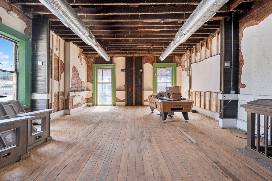 More Photos Of 735 St Joseph St, New Orleans General Retail For Lease