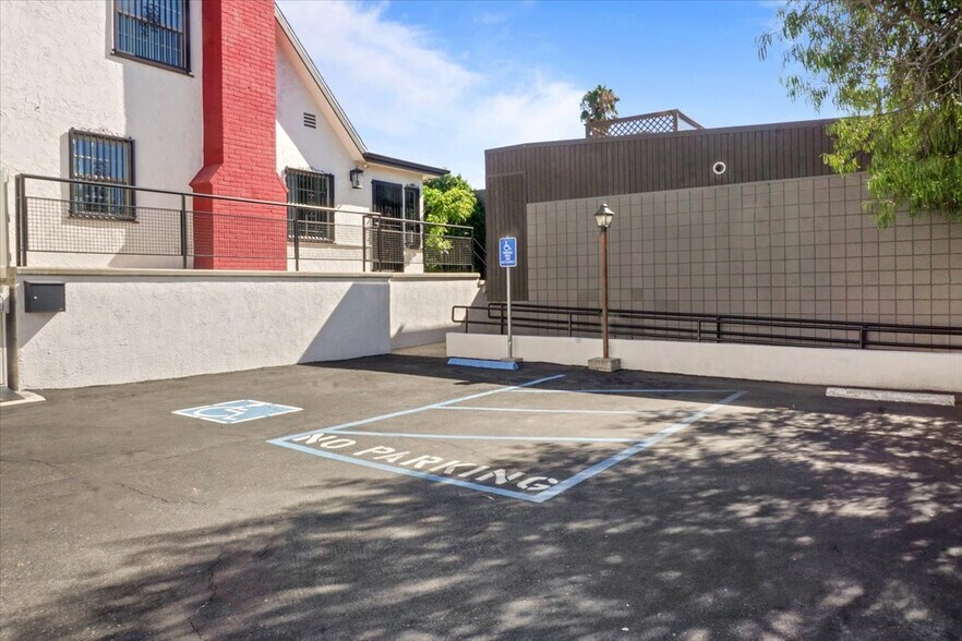 More Photos Of 1191 E Walnut St, Pasadena Office Residential For Sale