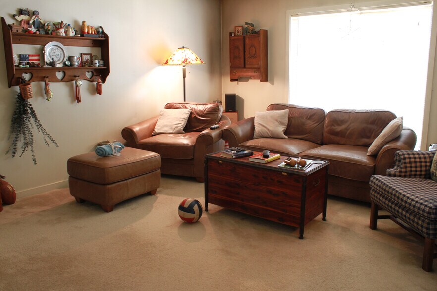 More Photos Of 400 E Main St, Mechanicsburg Office Residential For Sale