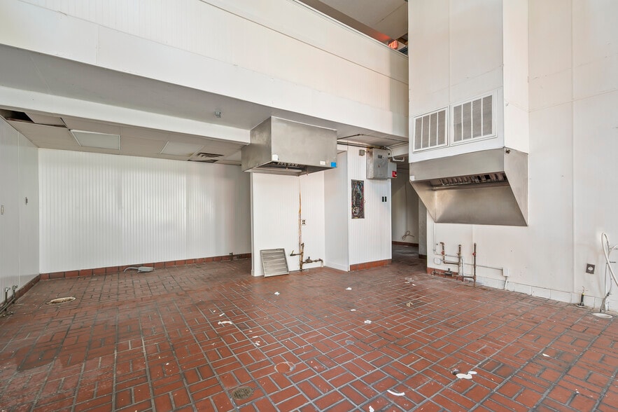 More Photos Of 101 W 4th St, Winston-Salem Office For Lease