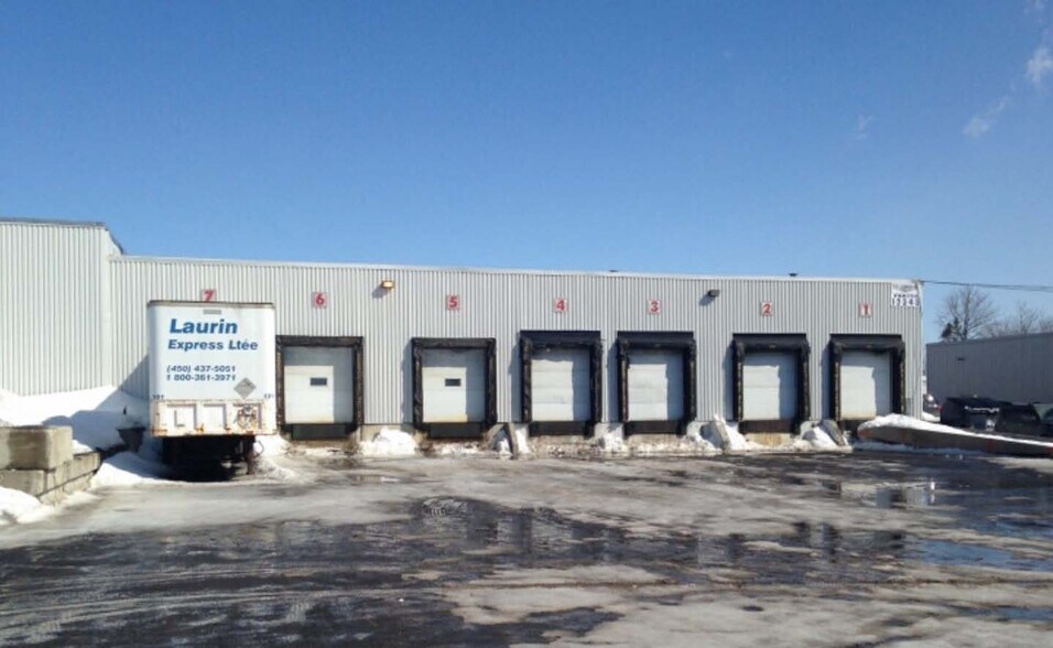 More Photos Of 1065 Av des Perron, Laval Warehouse For Lease