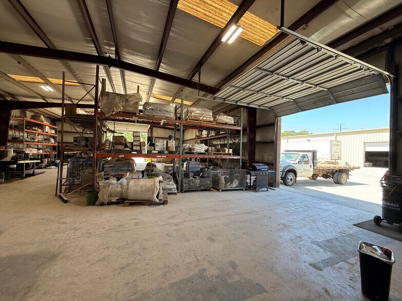 More Photos Of 7377 Peppermill Ln, North Charleston Warehouse For Lease