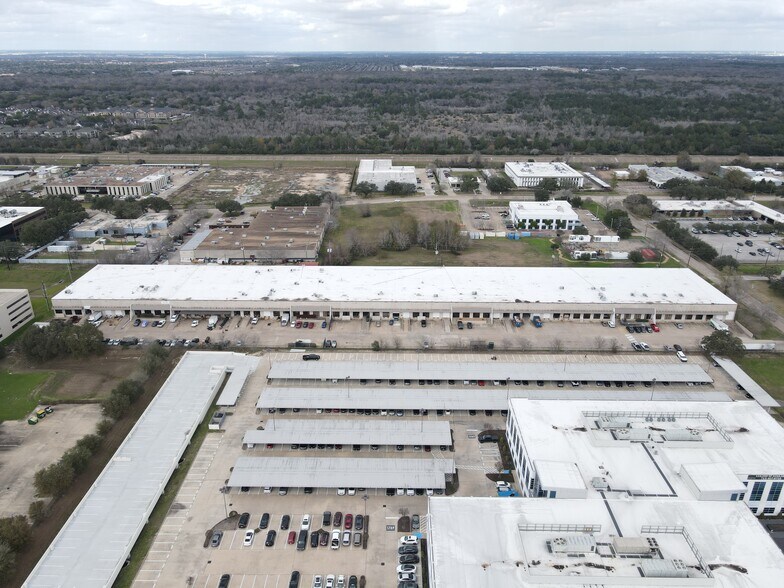 More Photos Of 1325 S Creek Dr, Houston Warehouse For Lease