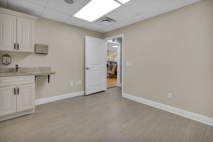 More Photos Of 4109 Armenia Ave, Tampa Medical For Sale