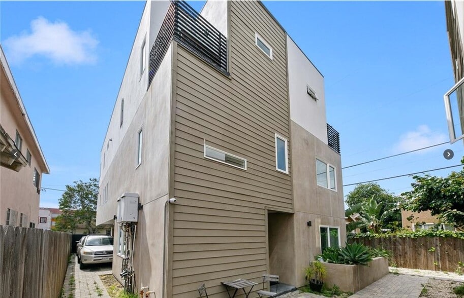 Primary Photo Of 961 N St Andrews Pl, Los Angeles Apartments For Sale