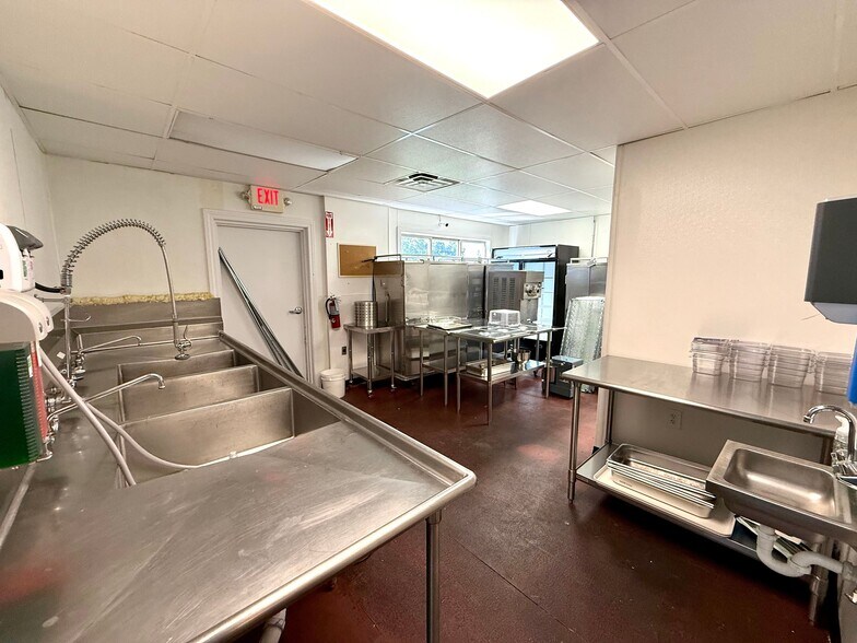 More Photos Of 105 S Water St, Nixa Restaurant For Sale