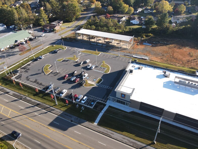 More Photos Of 110 Whitewood Blvd, Johnson City General Retail For Lease