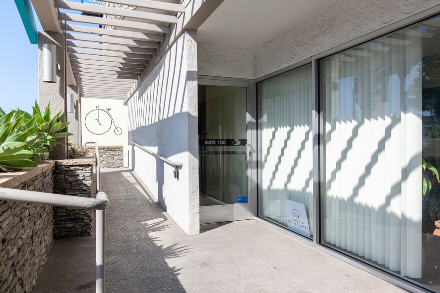 More Photos Of 1940 Garnet Ave, San Diego Medical For Sale