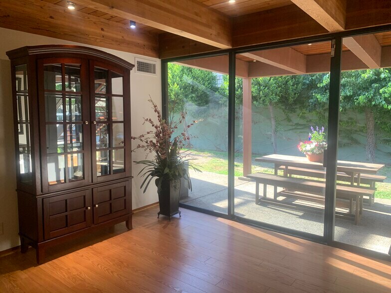 More Photos Of 479 S Marengo Ave, Pasadena Loft Creative Space For Lease