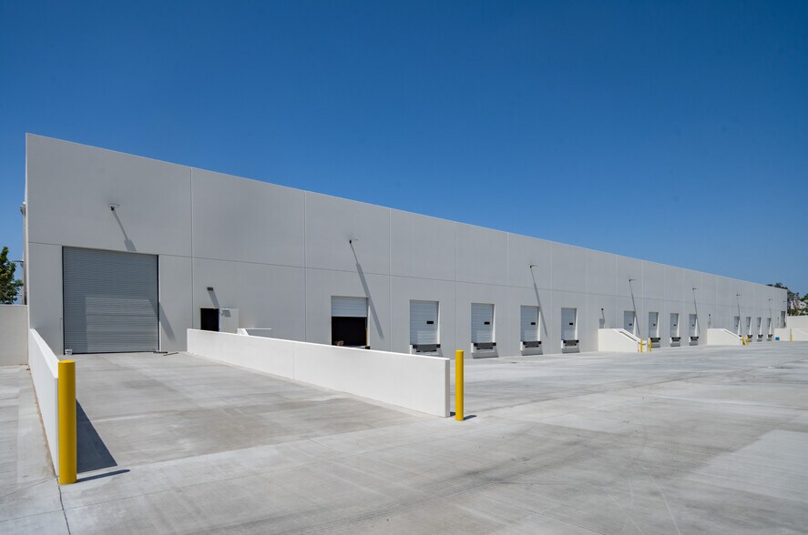 More Photos Of 5 Marconi, Irvine Manufacturing For Lease
