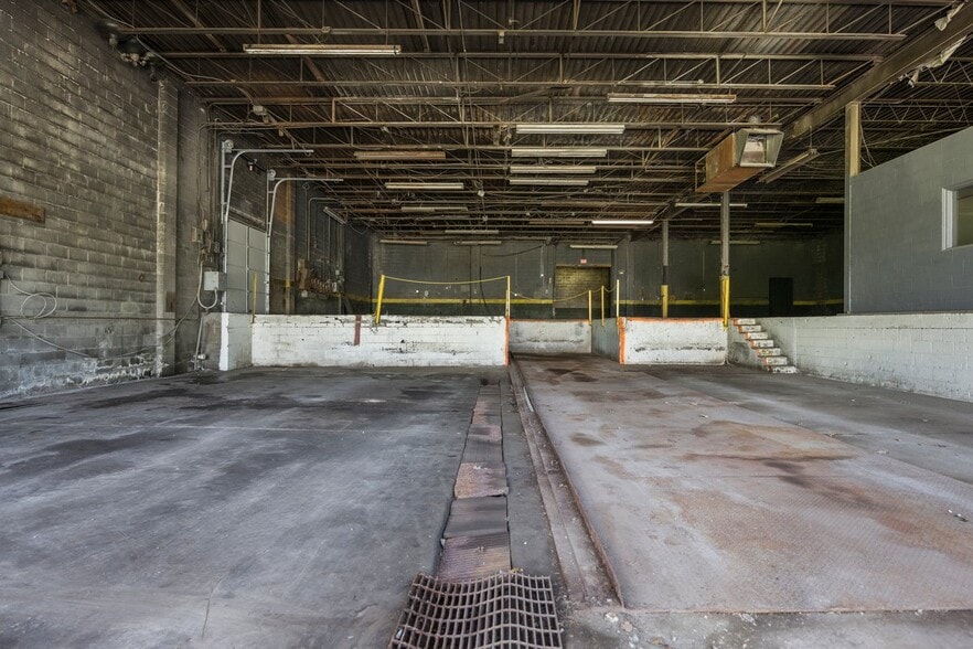 More Photos Of 1901 Old Butler Rd, New Castle Warehouse For Sale