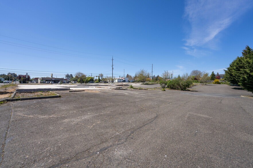 More Photos Of 1090 Newmark Ave, Coos Bay Land For Sale
